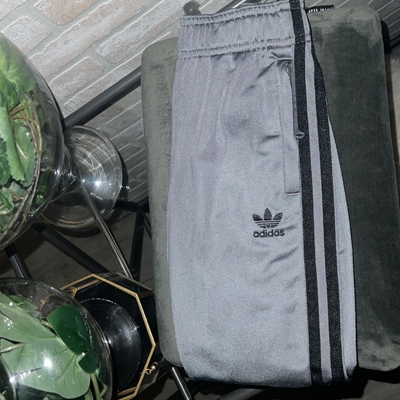 𝙰𝚍𝚒𝚍𝚊𝚜 𝚃𝚛𝚊𝚌𝚔 𝚂𝚞𝚒𝚝 - Picture 4 of 6